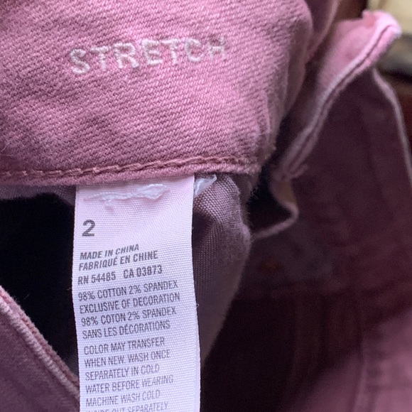 American Eagle- Rose Colored Raw Hem Shorts size 2 - Picture 4 of 4